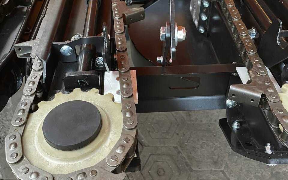 Жниварка кукурудзяна ЖКУ-870 (8 рядків) , 670 (рядків)