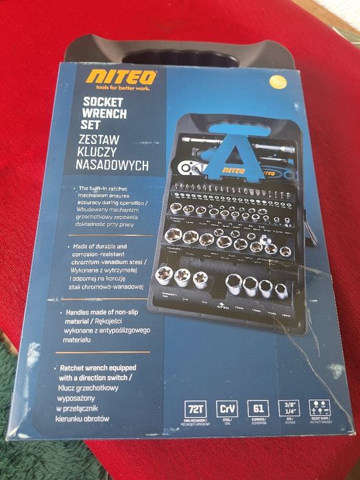 Zestaw kluczy nasadowych.