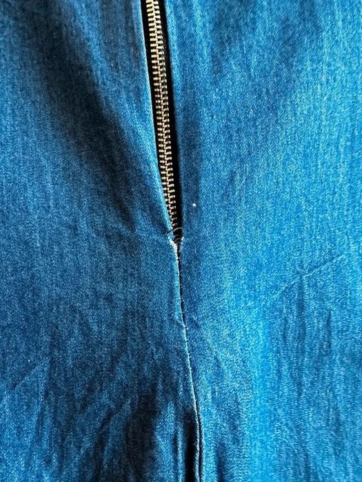 granatowa sukienka imitująca jeans z falbanką na rękawach r. M
