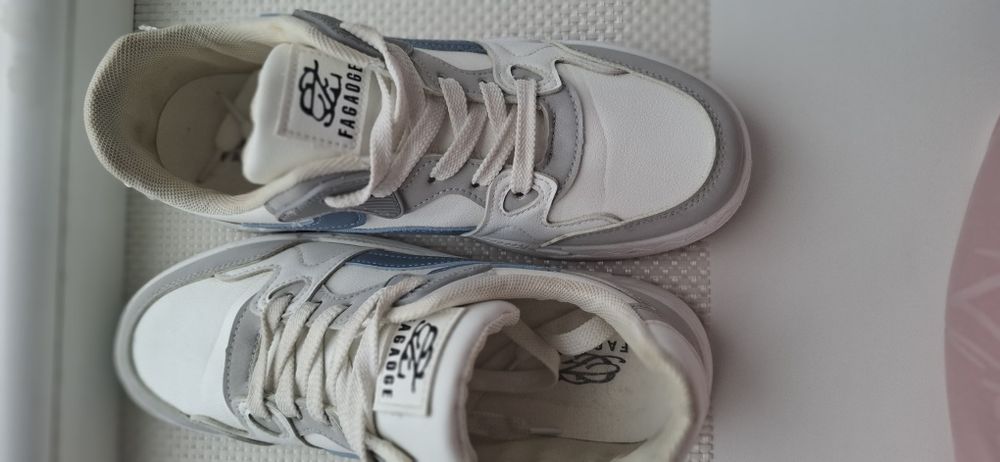 Кросівки 40 розміру