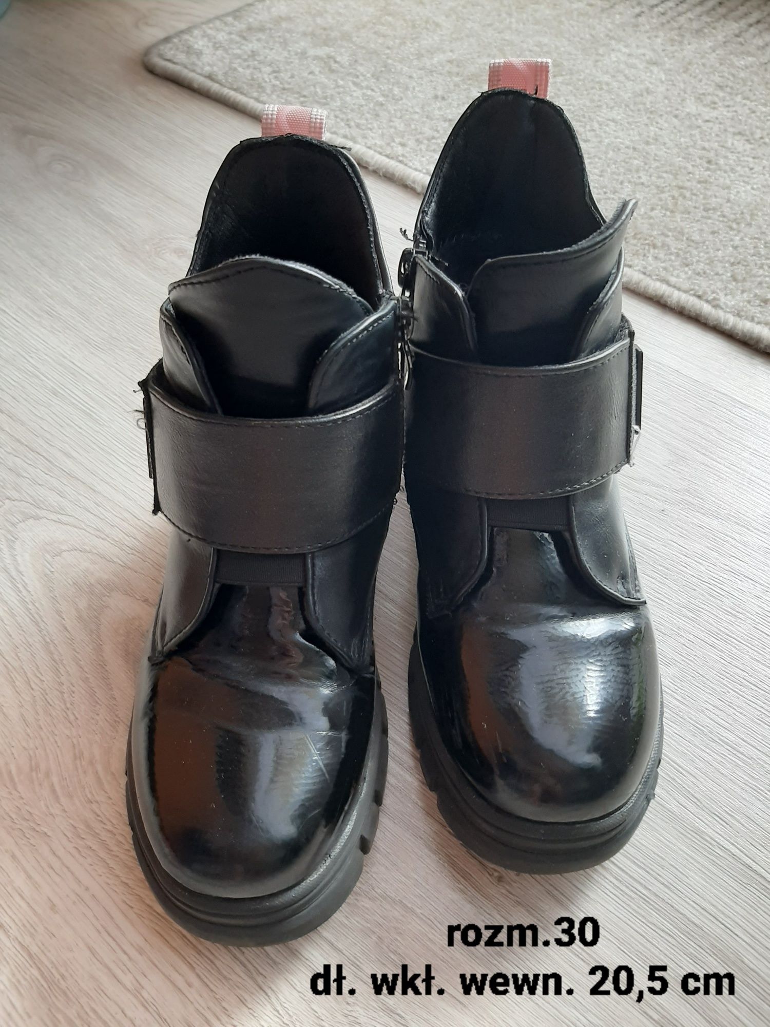 Botki na grubej podeszwie