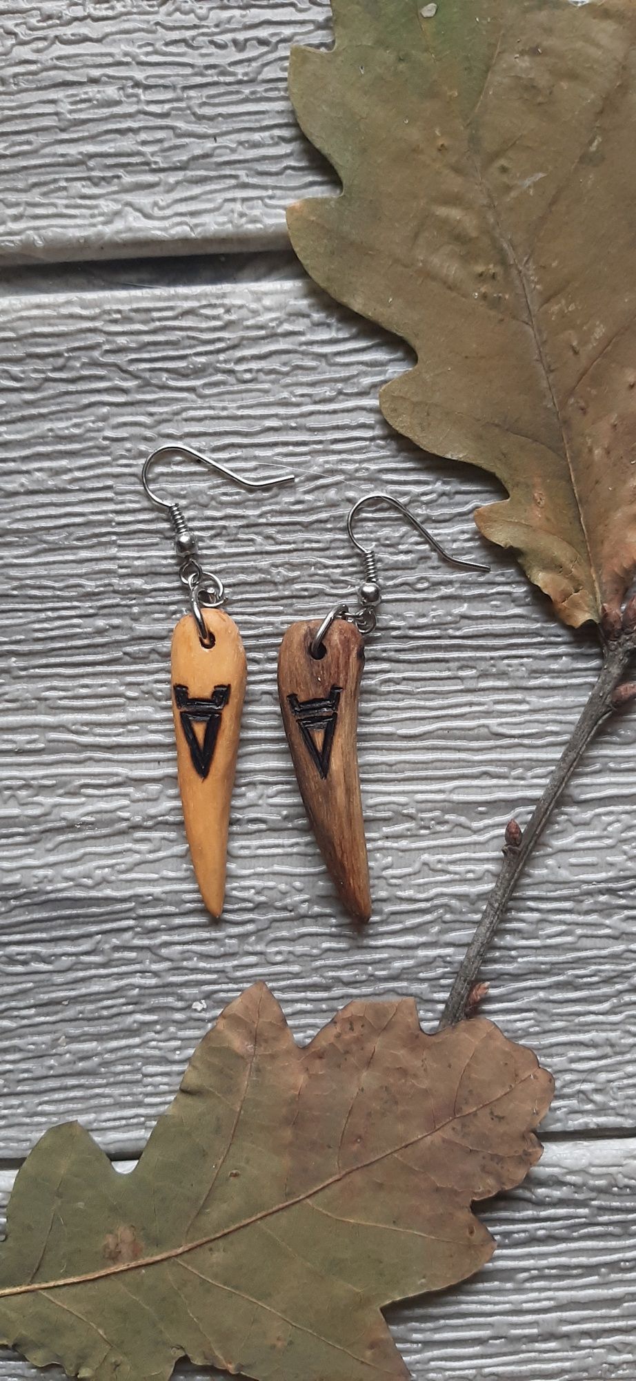 Kolczyki hand made drewniane dębowe do uszu kieł weles wilk Słowiański