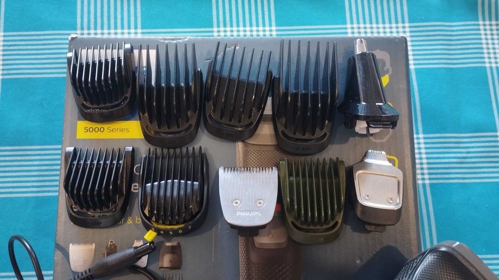 Máquina Philips Série 5000 Modelo MG5730 (Para peças)
