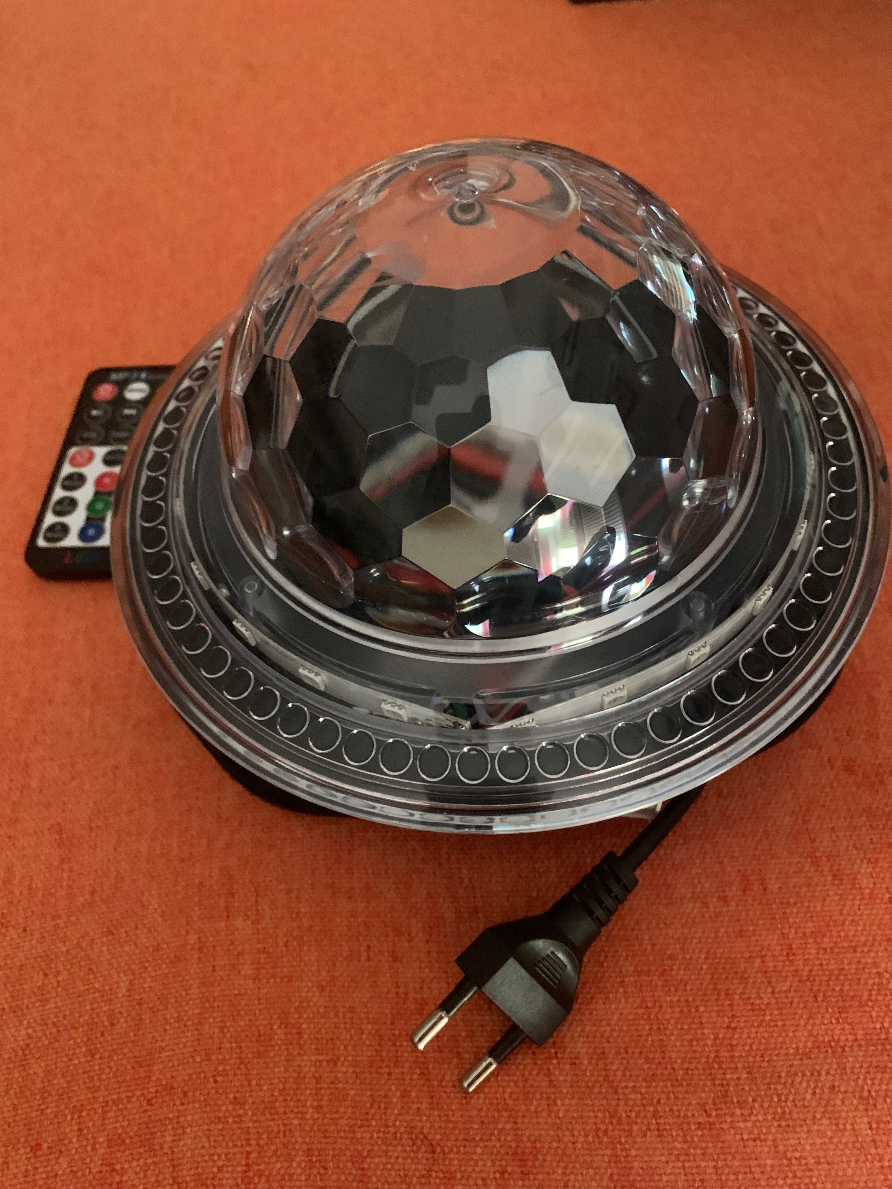 Bola de luzes e coluna bluetooth