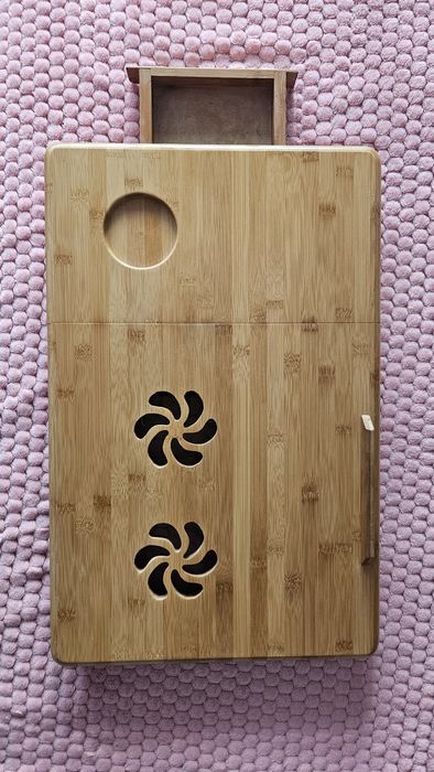 Stolik pod laptopa