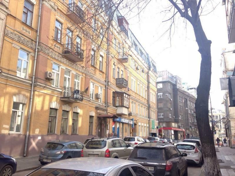 Стоматология-Аптека-Клиника-БарБер-Салон-Услуги(76м.кв) Лукьяновская,
