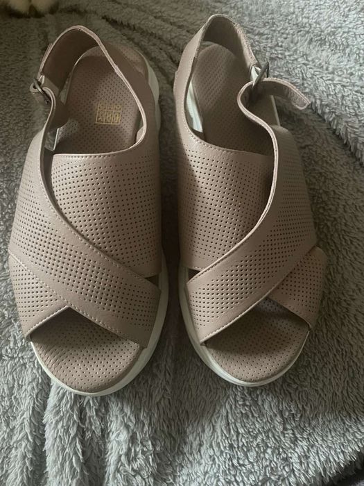 Босоножки женские