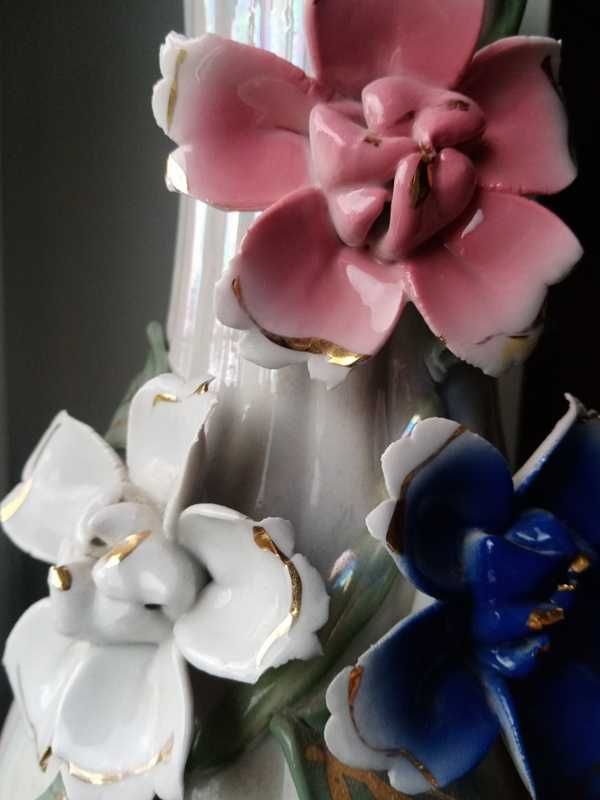 Wysoki porcelanowy wazon 3D róże