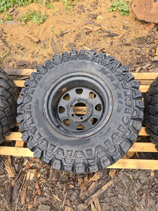Резина MAXXIS CRAWLER 35/12.5 на розваренных дисках 139,7×6