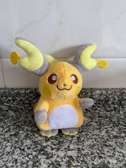 Pokémon peluche pikachu