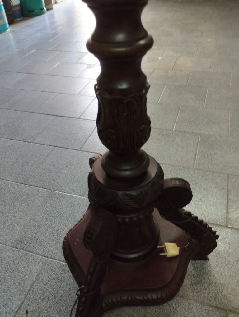 Candeeiro de pé vintage em óptimo estado