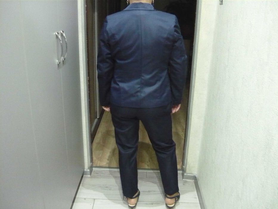 granatowy garnitur 44