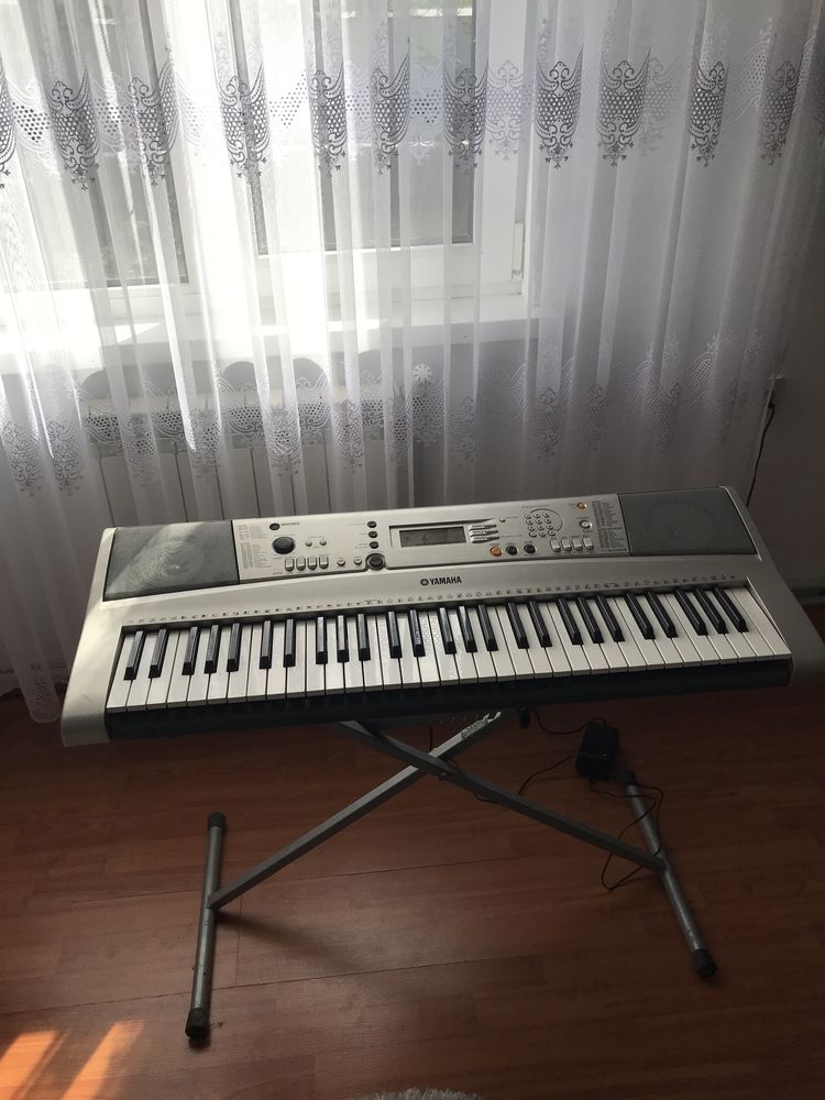 Синтезатор Yamaha PSR-e313