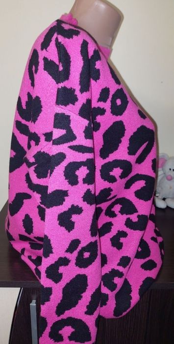 Свитер женский красивый.