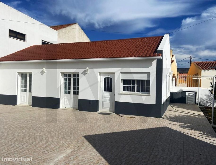 Moradia T2+1 Com Jardim Em Casalinhos De Alfaiata