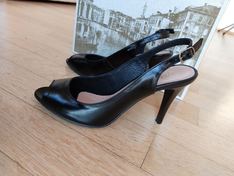 Klasyczne czarne skórzane sandałki 37 Venezia czułenka