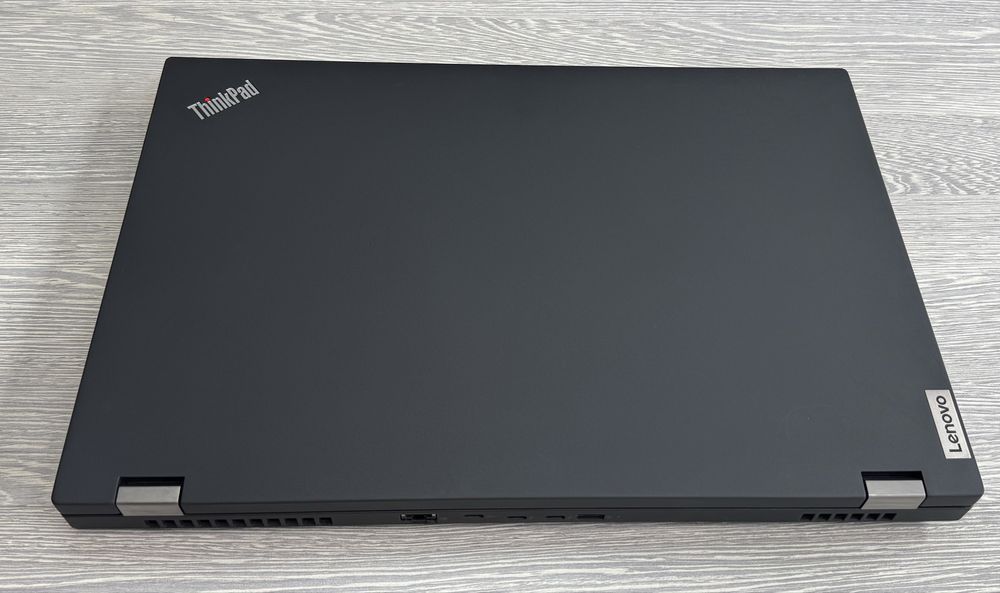Lenovo ThinkPad 17 / i7 (10750H) / RAM 32 / RTX 3000 6 GB / SSD 512 GB