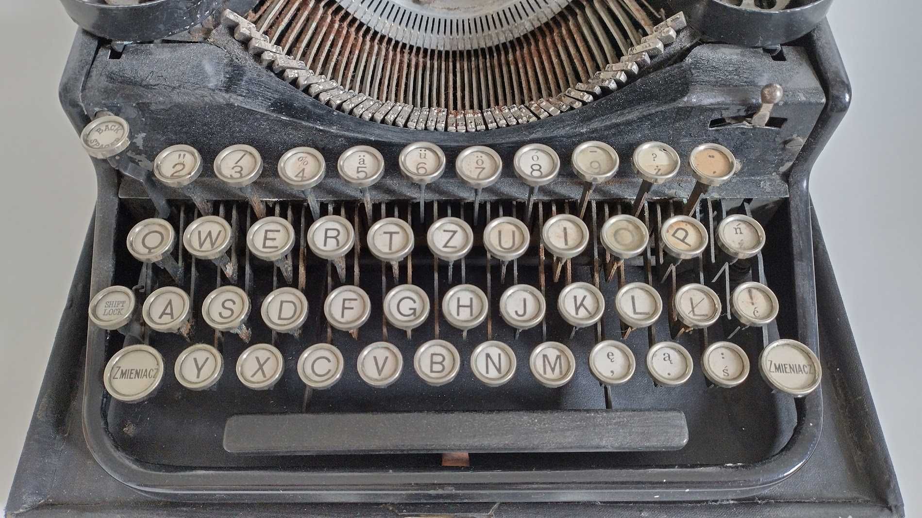 Maszyna do pisania z 1929 r. Underwood Portable 4-Bank