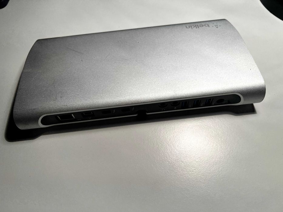 Hub Macbook Pro Belkin Thunderbolt express dock F4U055 + kabel
