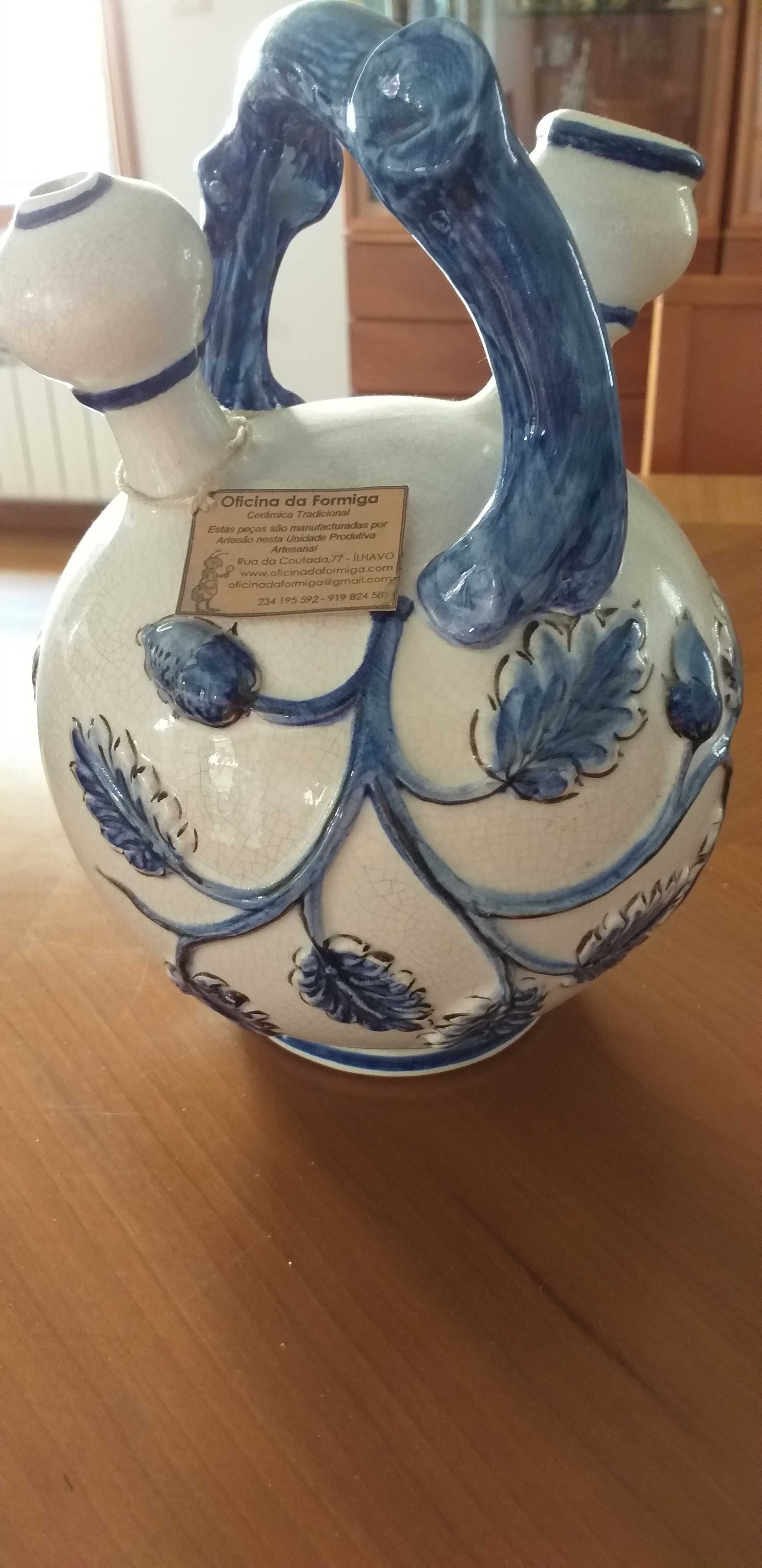 Loiça decorativa . Porcelana Formiga