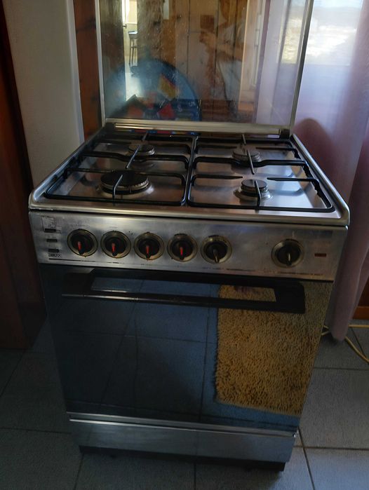 Fogão Zanussi de 4 bocas a gás, com forno a gás