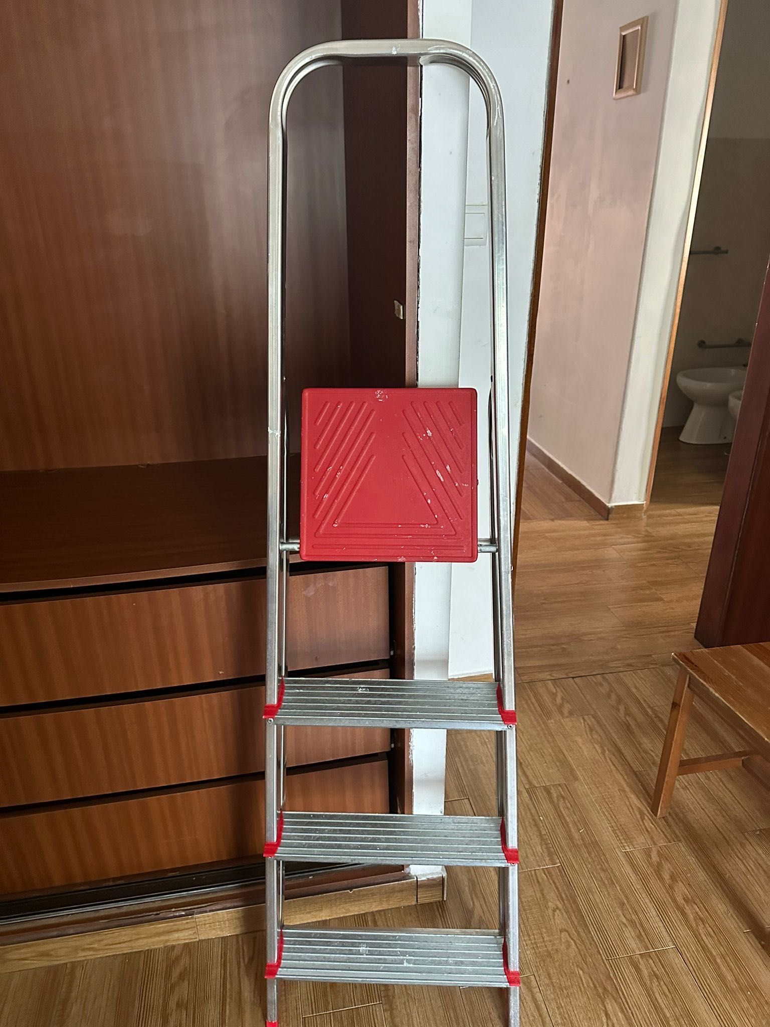 Escadote em dia aproveita já