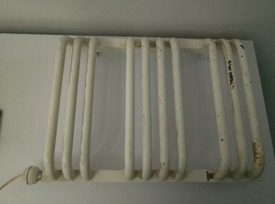 Grzejniczek elektryczny łazienkowy grzejnik grzałka elektryczna