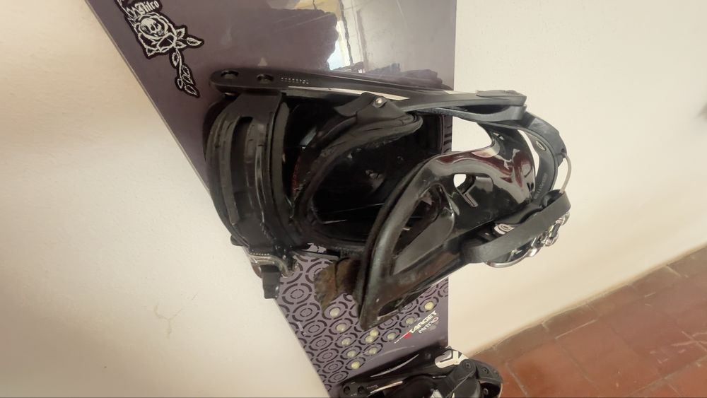 Prancha de snowboard nitro wide e ficaçoes cinch