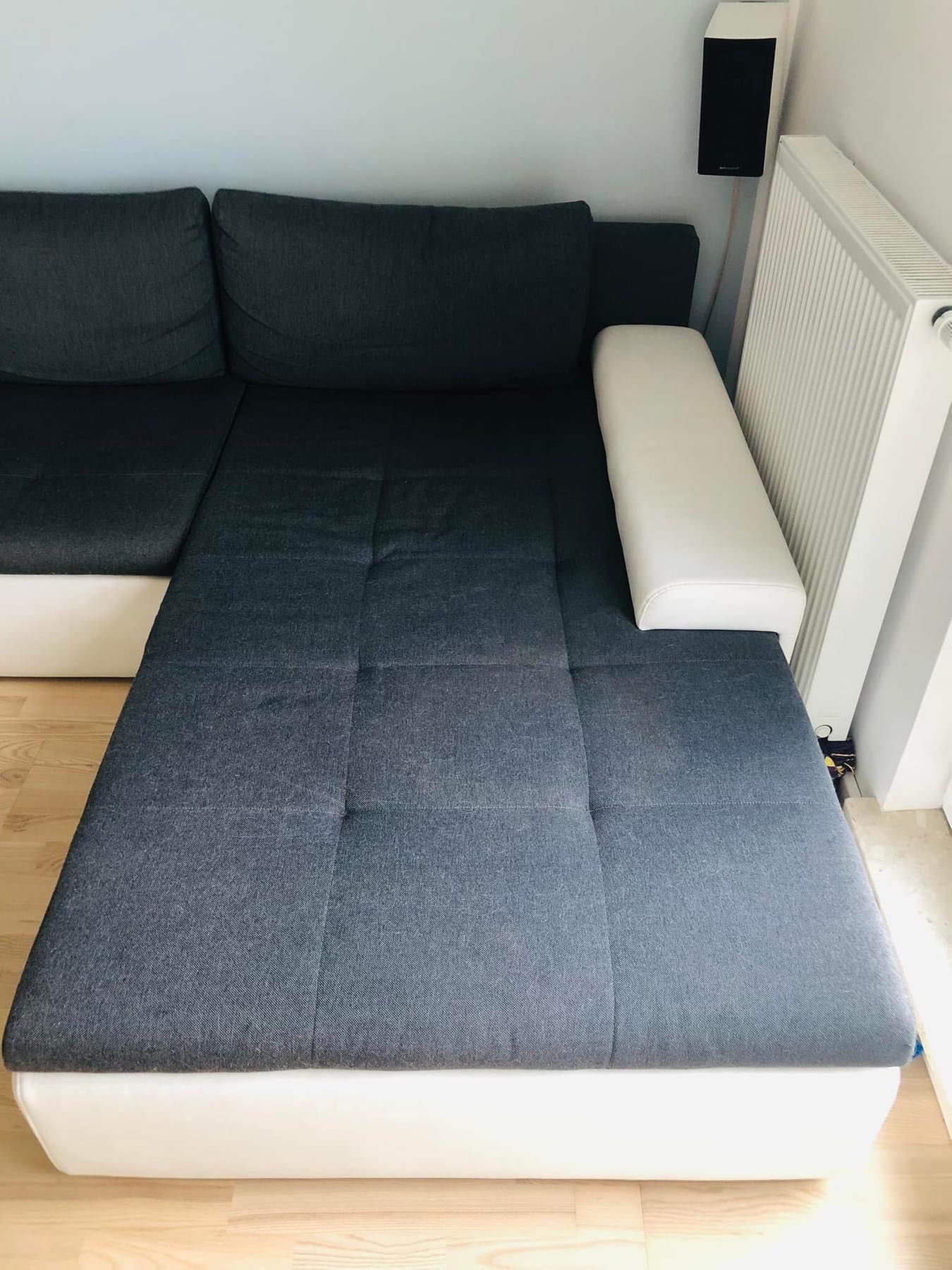 Pojemna sofa z leżanką