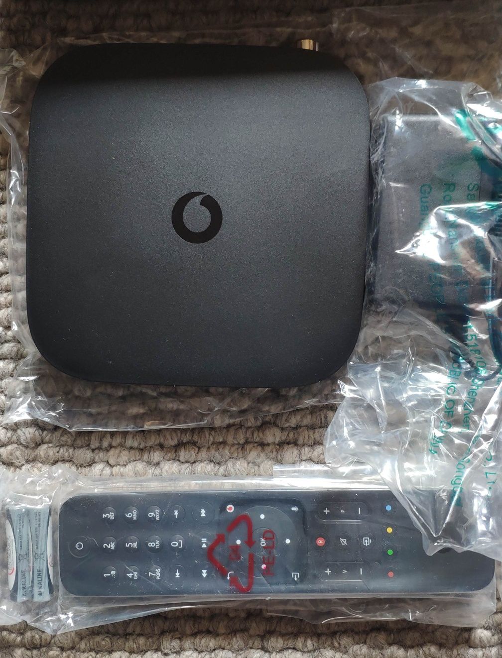Vodafone GigaTV Cable Box 2 – pełen zestaw jak nowy