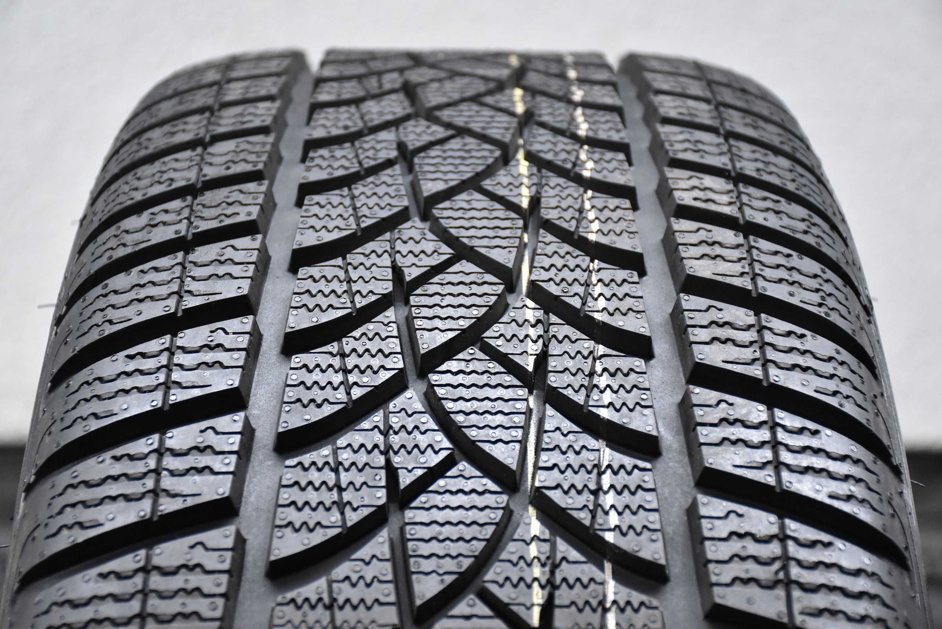 Nowe Goodyear ULTRAGRIP PERFORMANCE GEN-1 XL FP AO 245/40R18 97V dot23