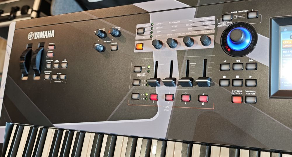 workstation Yamaha modx 8