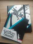 Album pokemon Black Bolt na 396 kart oraz plakat Unova Poster