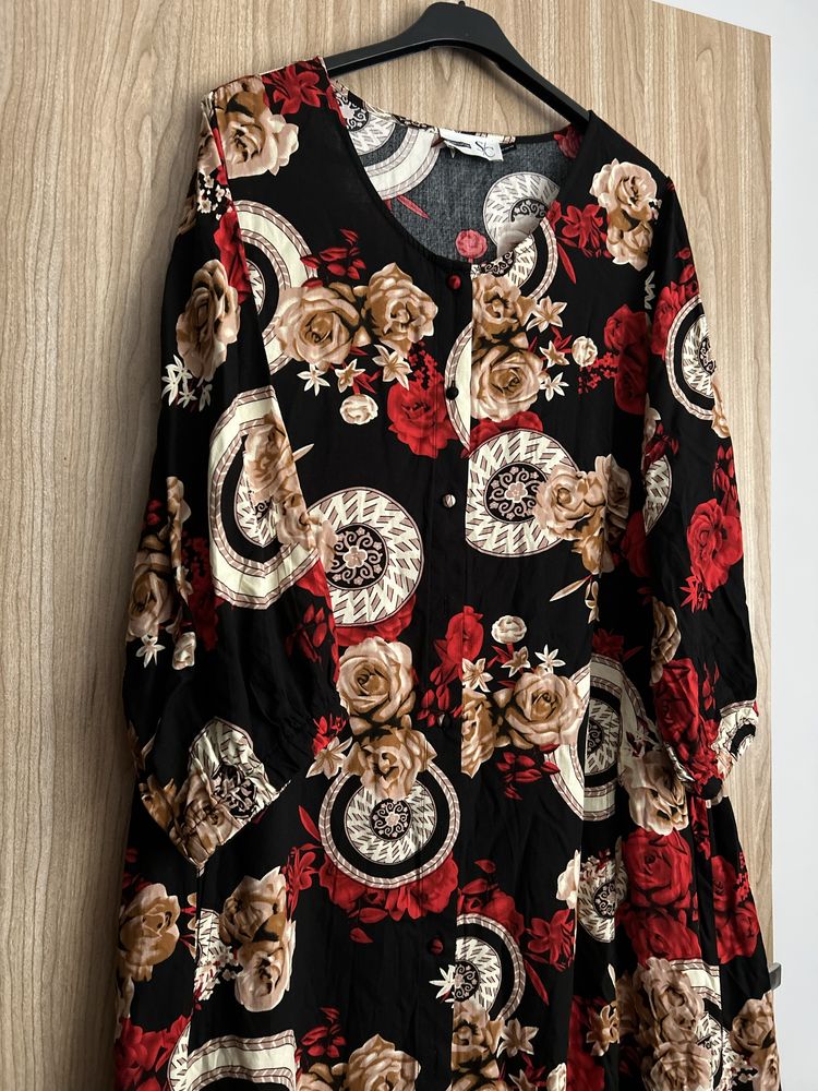 Czarna wzorzysta sukienka plus size