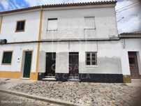 Moradia T5 com duas entradas independentes em Vidigueira