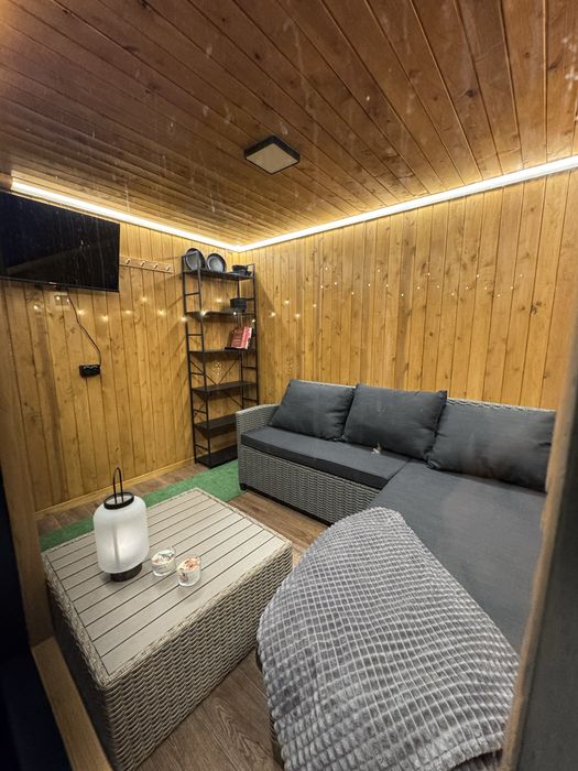 Будинок з басейном сауною/баня та чаном/джакузі