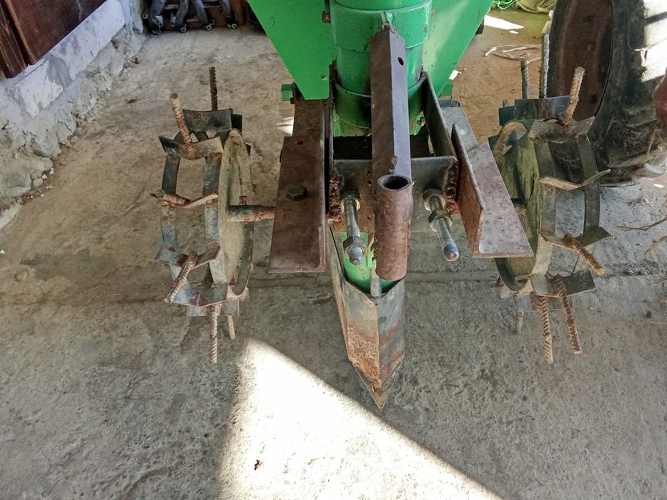 Продам картопелесаджалку для мотоблока