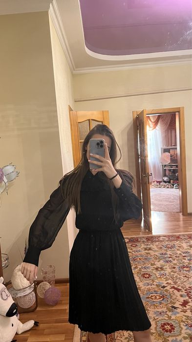 чорна жіноча сукня осіння
