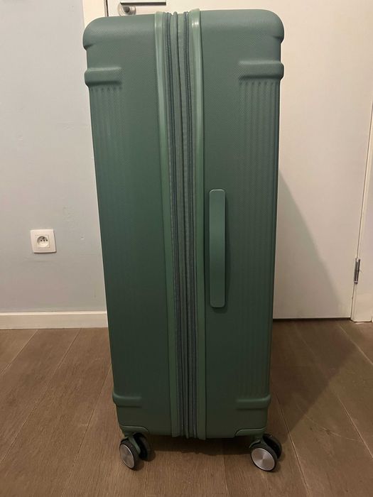 Продам Валіза чемодан дорожній  4 колеса, висота 86 см.