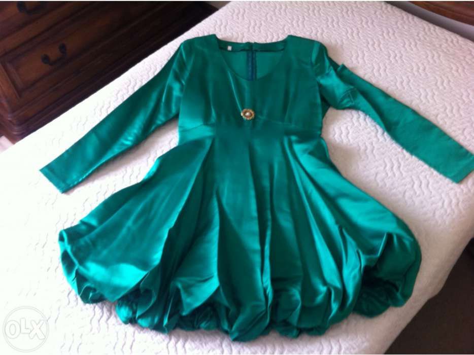 Vestido de cerimónia verde (usado uma vez)