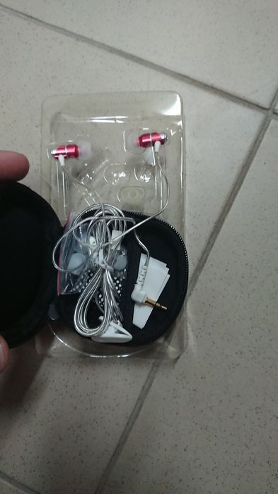 Продам наушники MEE M21