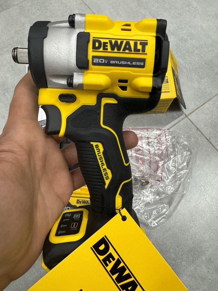 Ударный гайковерт Dewalt DCF921. 1/2". Комплект.