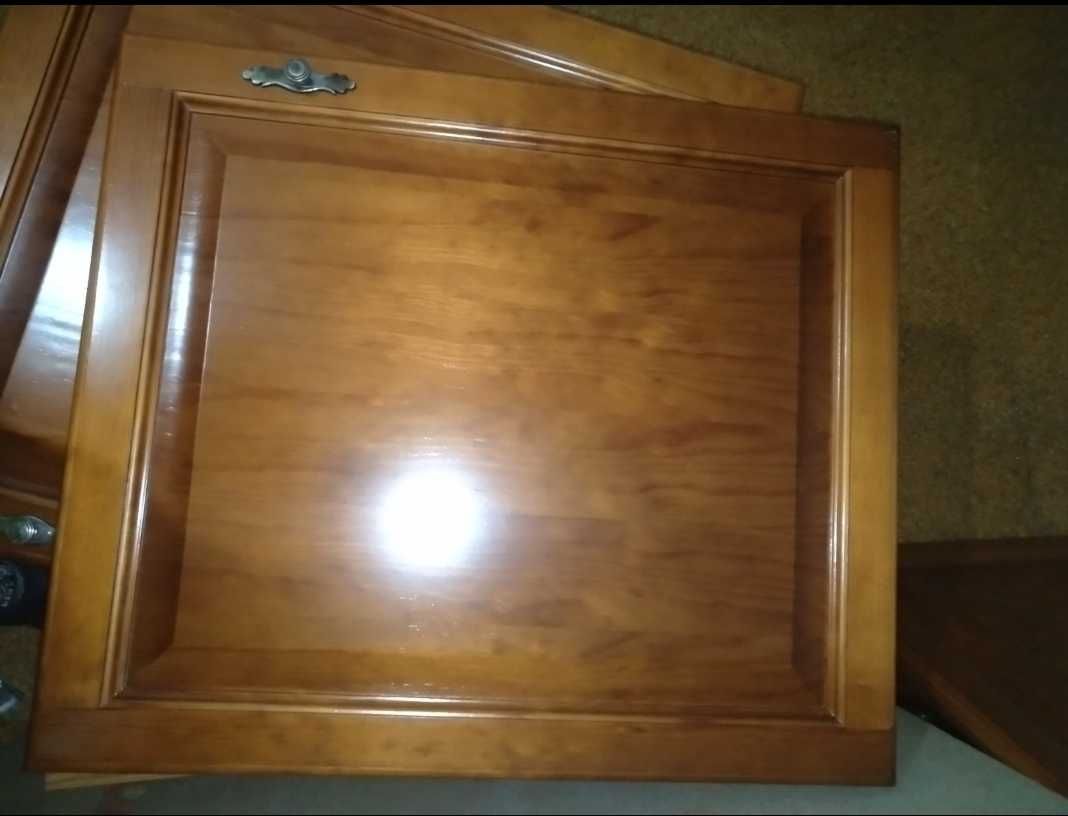 Vendo Portas madeira maciça para armários de cozinha.