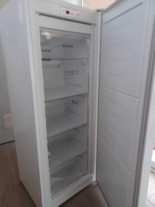 Arca Congeladora Vertical, 5 gavetas, praticamente nova