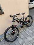 Rower Specialized Status 1 freeride downhill