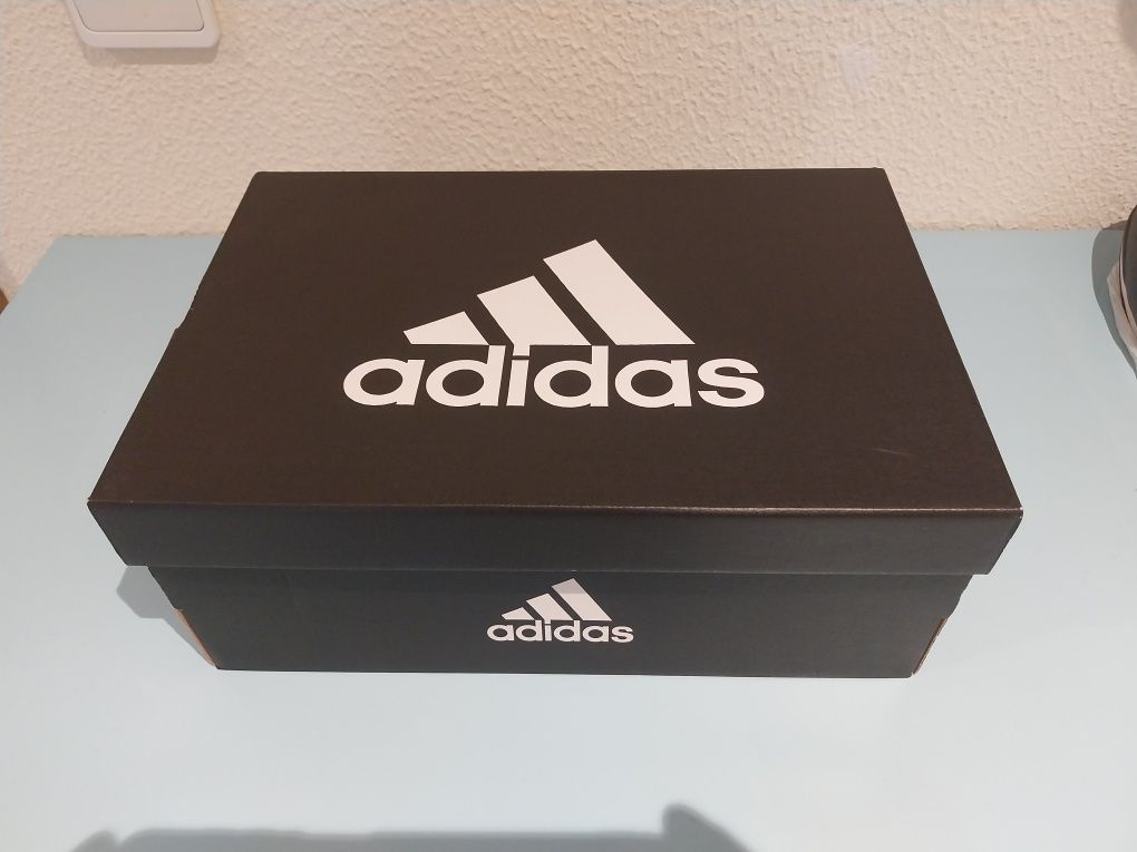 Ténis Adidas 40.5