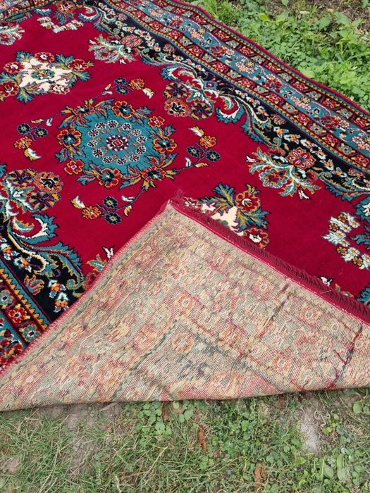 Дуже гарний килим