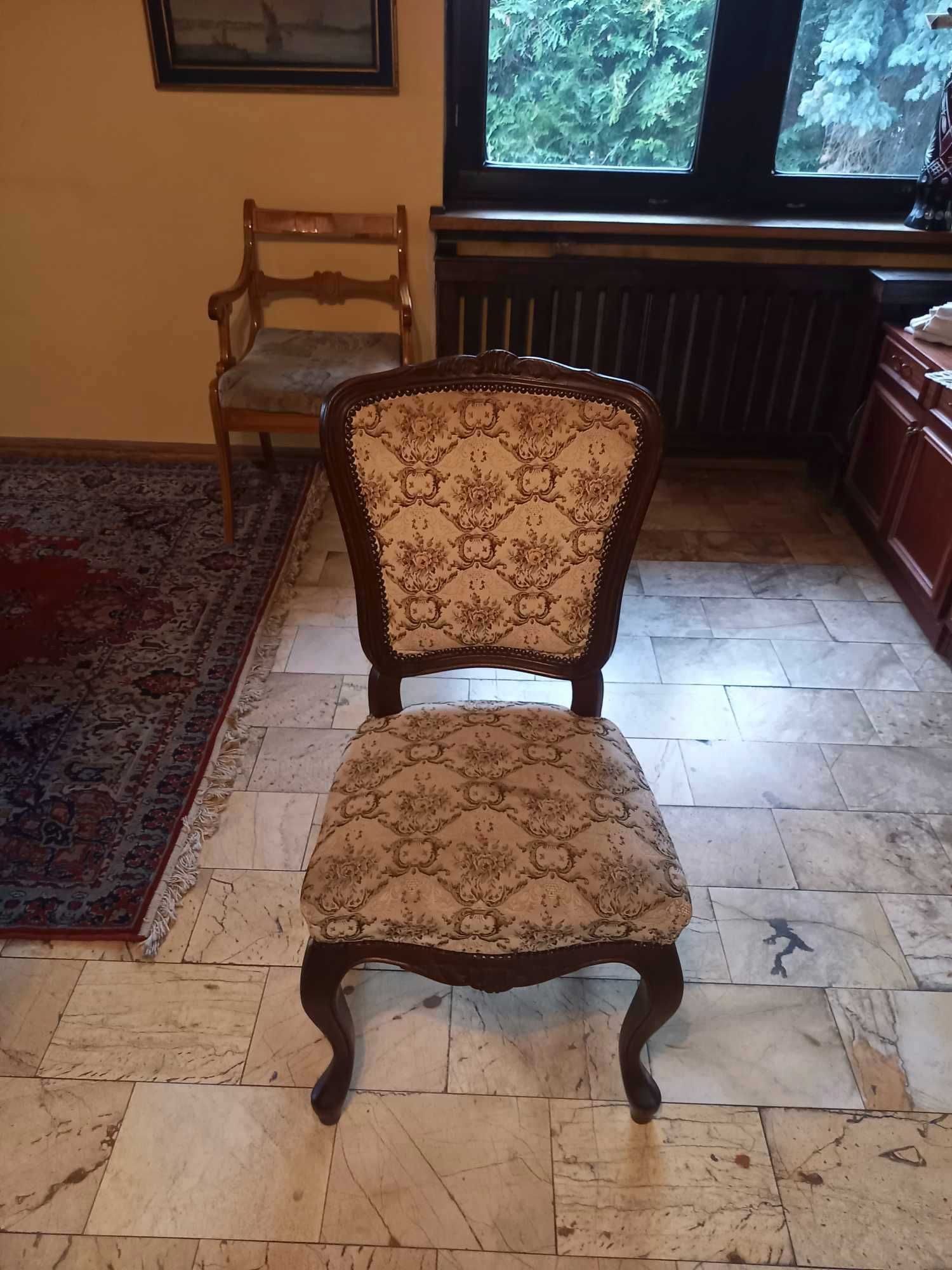Sprzedam antyk (dobre drewno) rozkładany stół z zestawem krzeseł!