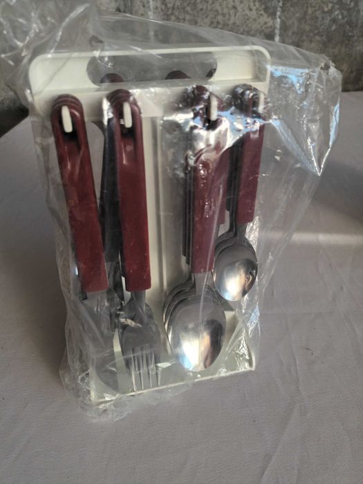 Talher de 24 peças NOVO