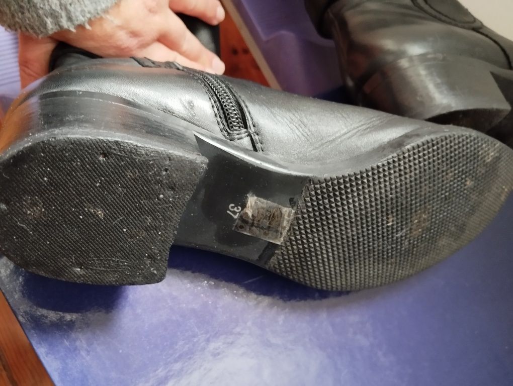Botas pretas 37 pouco usadas